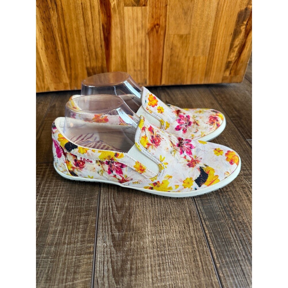 Taos Dandy Slip On Loafers Sz. 9 Natural Floral Multi